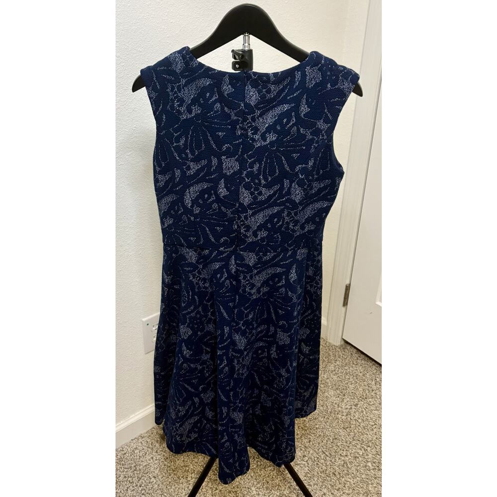Maggy London Dress Sleeveless Fit & Flare Textured Floral‎ Size 4